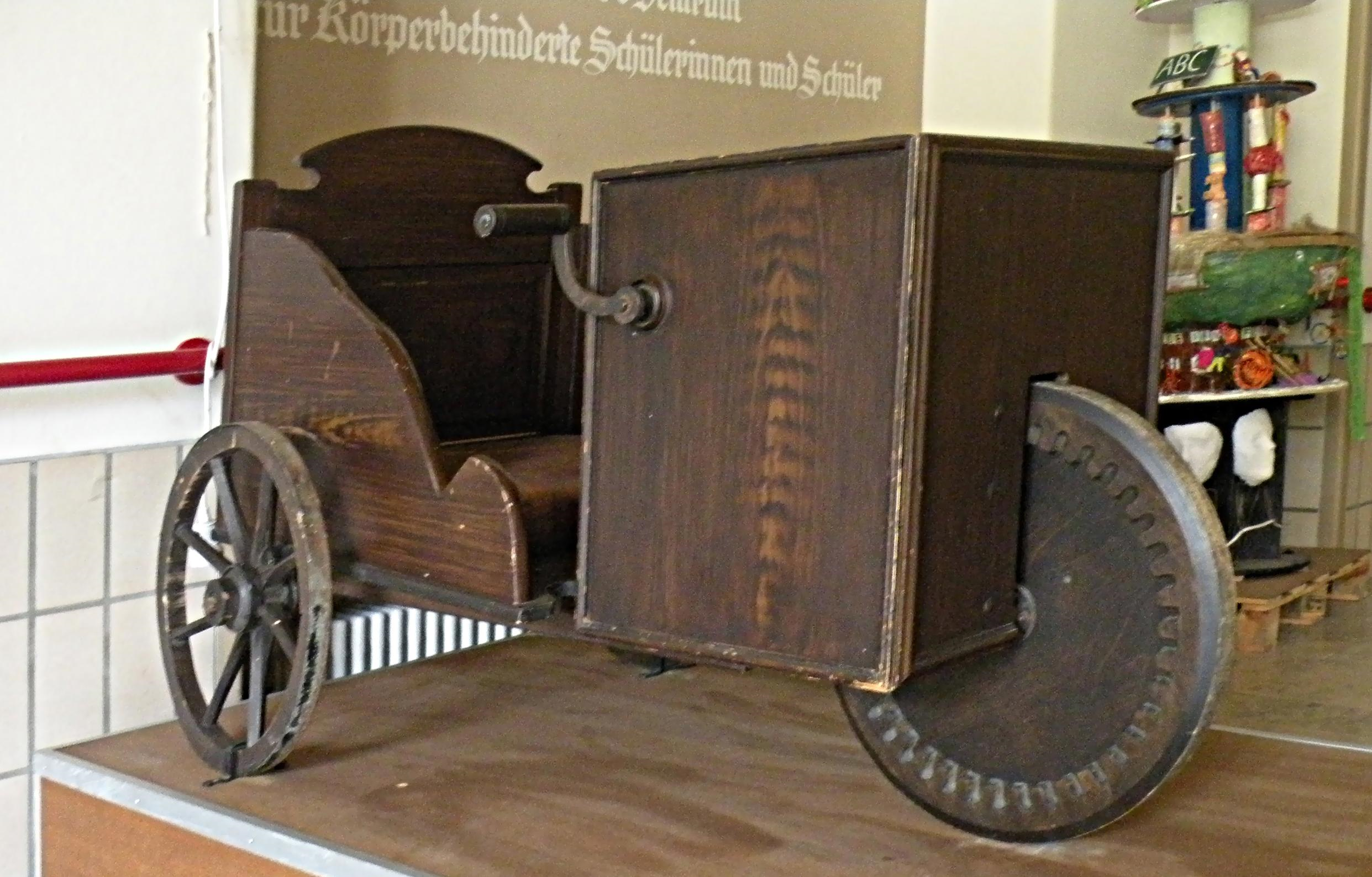 Photo of a handcycle. More description below.