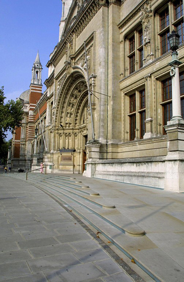 Cromwell Road Entrance, V&A museum
